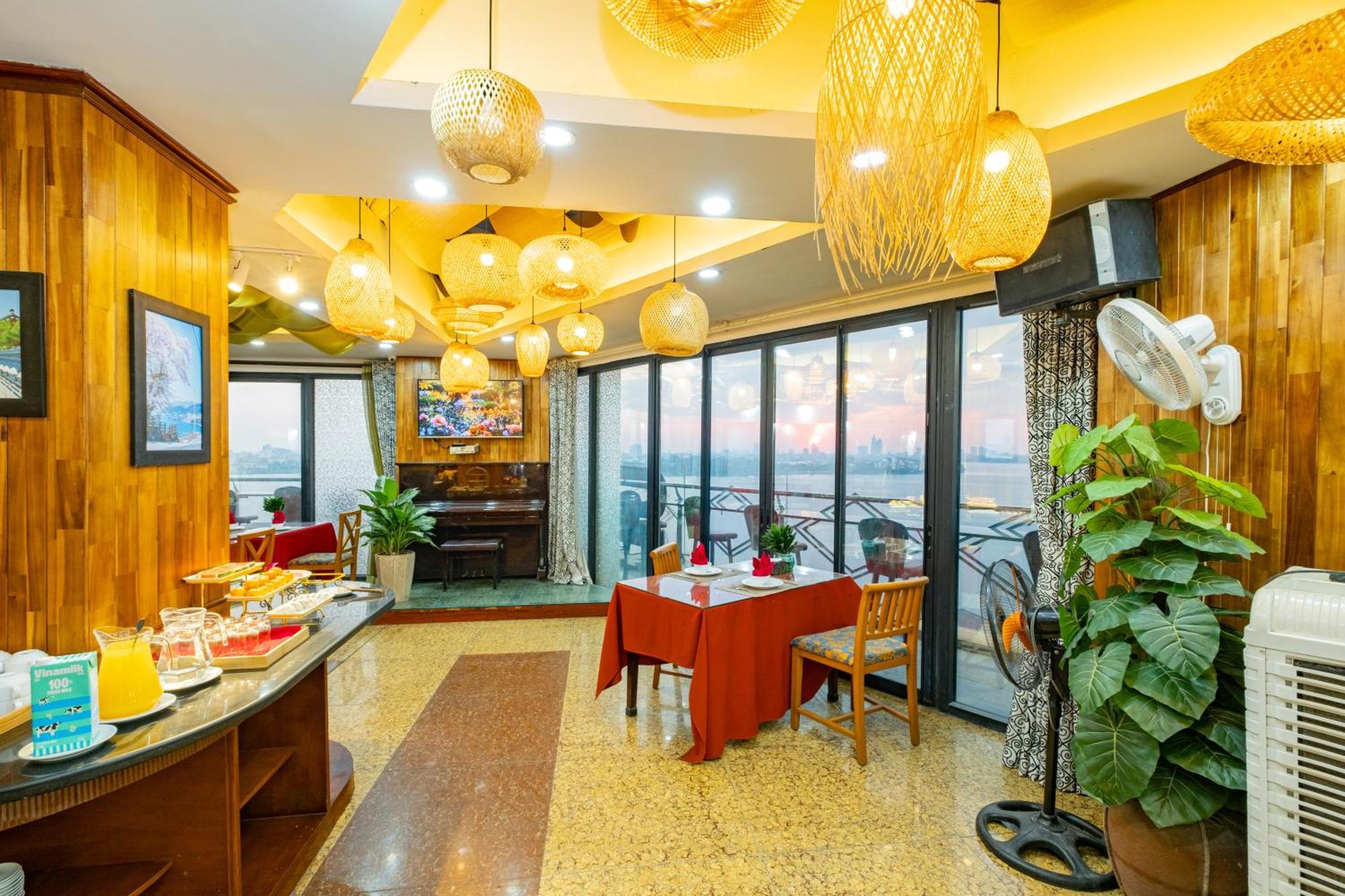 Sunset Westlake Hanoi Hotel Екстер'єр фото